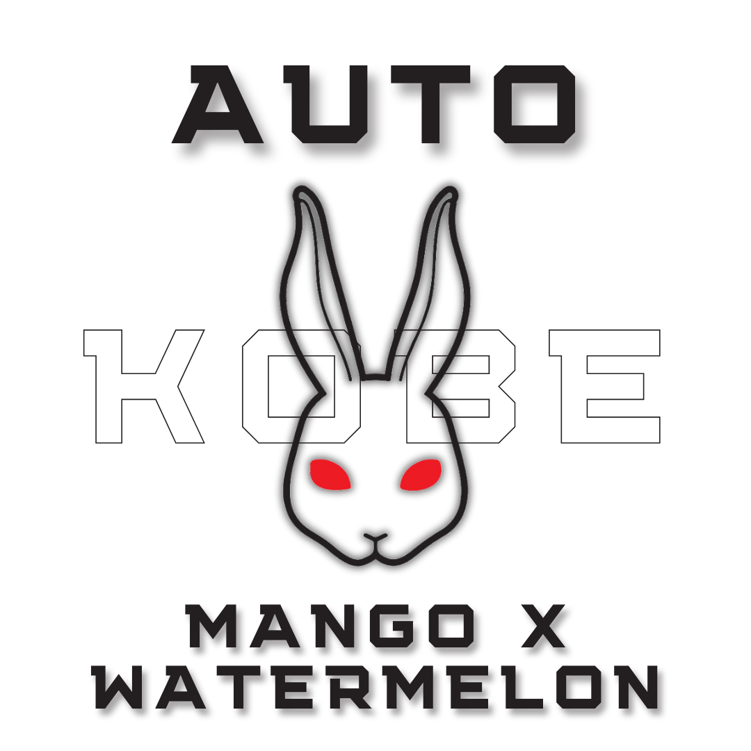 Kuva Mango x Watermelon Autoflower -kannabiskasvista, jossa näkyy kypsiä, hartsisia nuppuja ja rehevää vihreää lehtikasvustoa eksoottisessa viljely-ympäristössä.