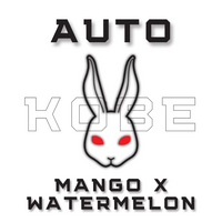 Kuva Mango x Watermelon Autoflower -kannabiskasvista, jossa näkyy kypsiä, hartsisia nuppuja ja rehevää vihreää lehtikasvustoa eksoottisessa viljely-ympäristössä.