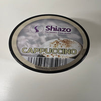 Kuva Shiazo Höyrykivet Cappuccino 100g pakkauksesta, jossa näkyy kermaisen kahvin höyryä ja shisha-pieniä kiviä.