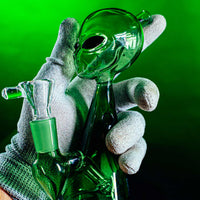 Black Leaf Glass Bong ALIEN green edestä kuvattuna