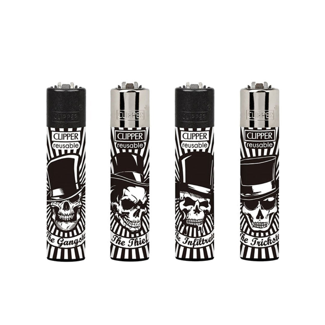 Kokoelma neljästä Clipper Party Skulls -sytyttimestä, joissa on neonvärisiä, graafisia pääkallohahmoja mustalla pohjalla, symboloiden juhlatunnelmaa ja asennetta.