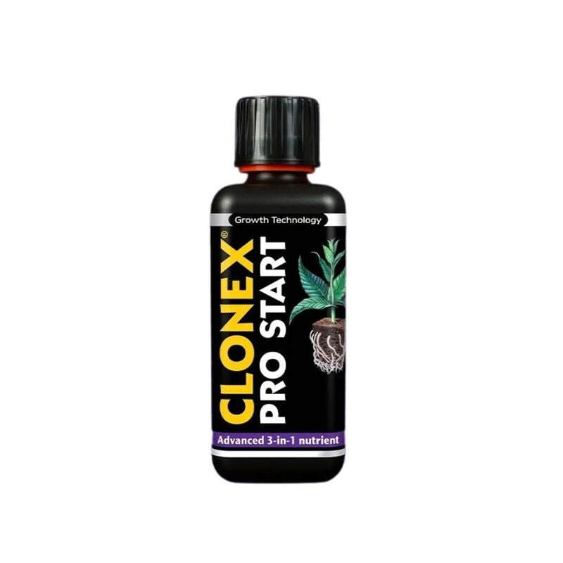Vihreässä pullossa oleva Clonex Pro Start 300ml -ravinneliuos, kuva kasvin taimien ja juurten taustalla.