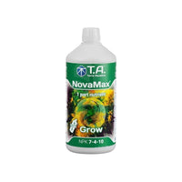 GHE Terra Aquatica NovaMax Grow -kasviravinne pullossa, oranssi etiketillä, tummanvihreiden, rehevien kasvien edustalla kasvualustassa.