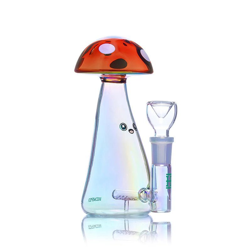 HEMPER TRIPPY SHROOM BONG. Värikäs, psykedeelinen vesipiippu sienen muotoisella rungolla ja yksityiskohdilla. Valmistettu laadukkaasta lasista, monivärinen.