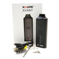 X-Vape Avant -kuivayrttihöyrystin tyylikkäässä mustassa värissä, magneettisella suukappaleella ja kompaktilla muotoilulla, käyttövalmiina.