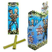 Lion Rolling Circus Hemp Wraps KKSH -pakkaus, jossa on sirkusteemainen kuvitus, ja sisältä paljastuvat kaksi ruskeaa, valmiiksi rullattavaa hamppuwrap-lehteä.