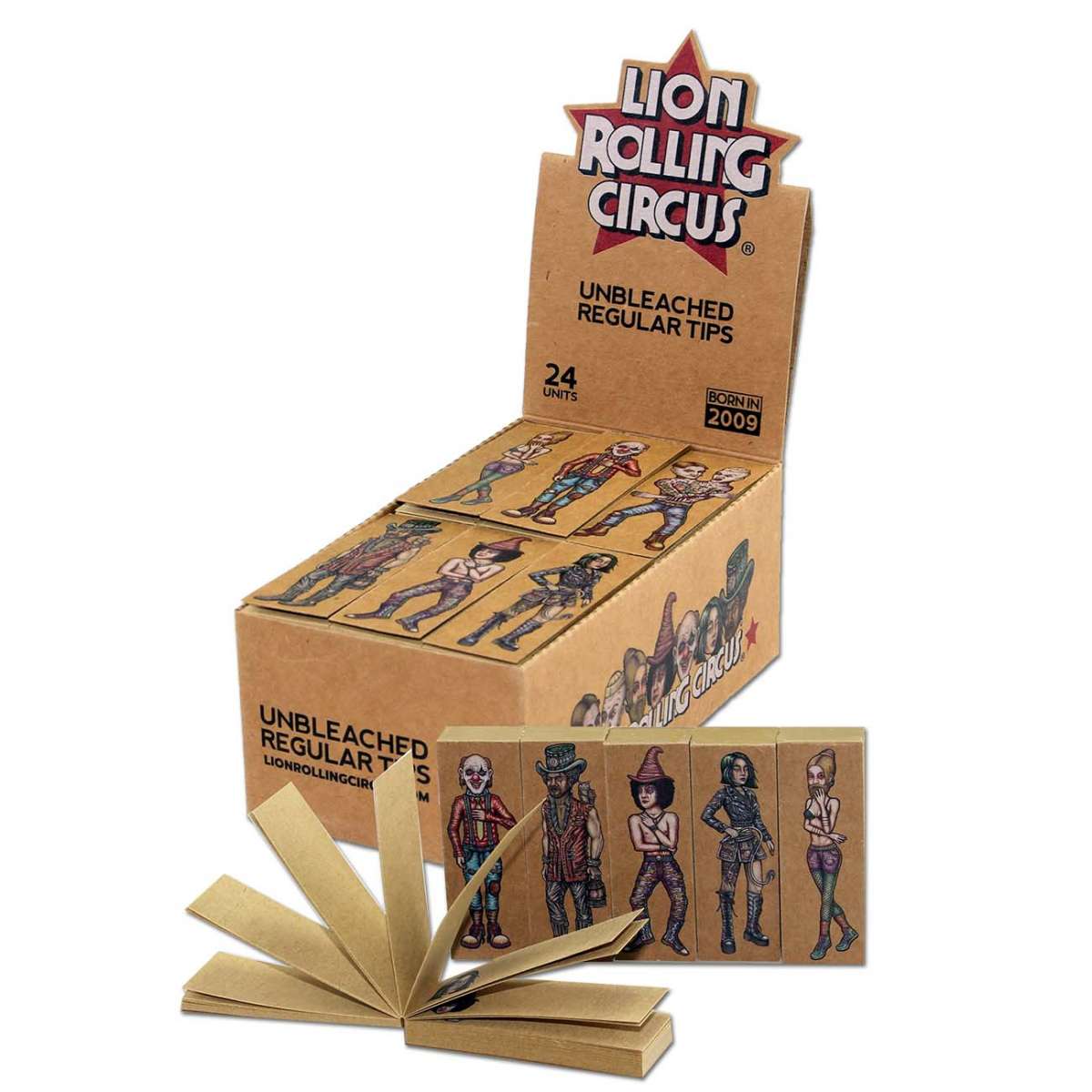 Kuva LION ROLLING CIRCUS Regular Tips -filtteripakkauksesta, jossa näkyy avattu pakkaus ja kartongista rullattu tippi valmiina käyttöön, sekä brändin logo
