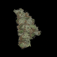 Lähikuva Mad Kush CBD/CBG kukinnosta, jossa näkyy tiheät, hartsiset nuput ja tummat lehdet, korostaen tuotteen luonnollista kauneutta.