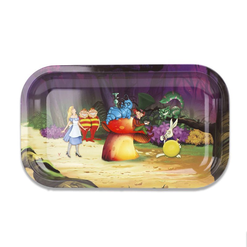 Metallinen rullausalusta, jossa Alice in Wonderland -teemainen kuva sienistä, Tyyris Kissa -hahmosta ja psykedelisistä yksityiskohdista. Koko 27x16 cm.