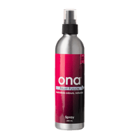 ONA Spray Fruit Fusion 250ml pumppupullo, jossa on kirkkaanvihreä etiketti ja hedelmäinen tuoksu, valmiina poistamaan hajuja välittömästi.