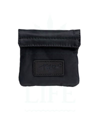 PURIZE® Smell-Proof Bag XS - pieni musta kangaspussi, jossa on valkoinen PURIZE-logo ja vihreä PURIZE-tunnus. Pussi on suljettu vahvalla vetoketjulla ja tarranauhalla.