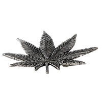 Incense Holder Metal Hemp Leaf metallinen suitsukealusta hamppulehti kuvioinnilla - Kaninkolo verkkokauppa