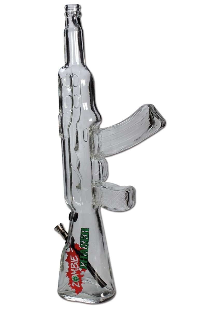 Zombie Chaser Machine Gun Bong 50cm valkoisella taustalla, jossa on yksityiskohtaisesti esitetty konekiväärin ja zombie-teeman elementit.